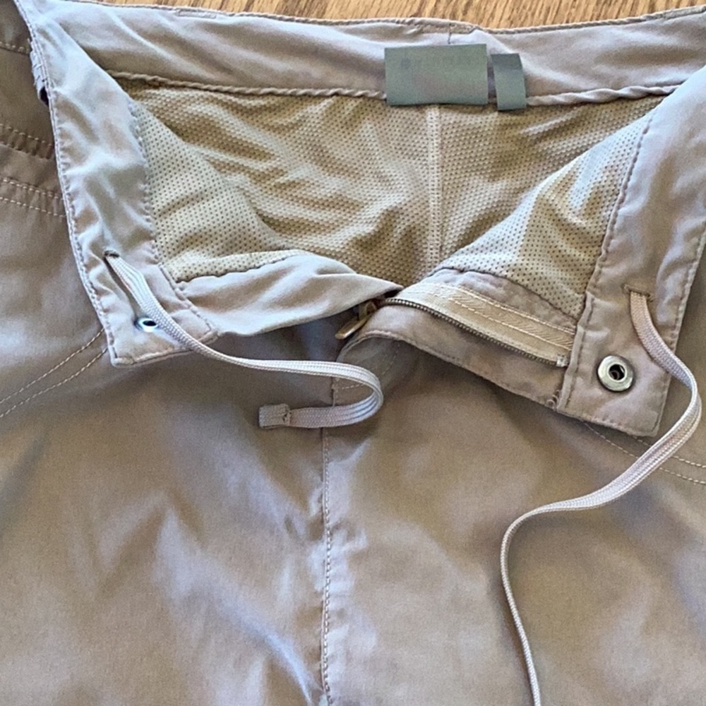 Athleta khaki golf, tennis, hiking skort. Women’s size 6 - Picture 14 of 16